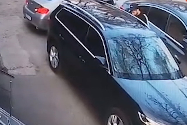 В центре Днепра мужчина украл из автомобиля 50 000 евро