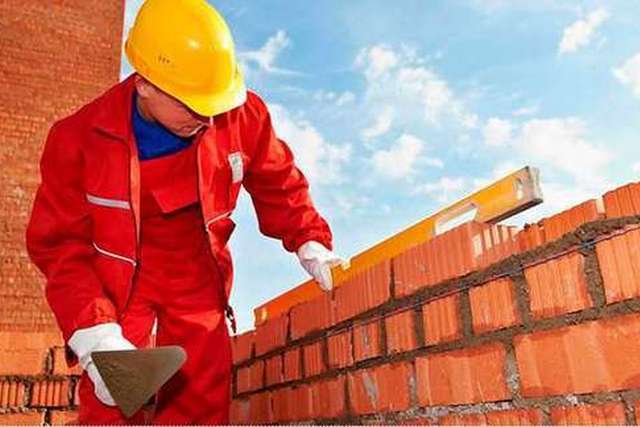 фото из открытых источников Кабмин начинает борьбу за легальное трудоустройство в строительной отрасли