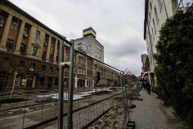 На улице Короленко перешли к внешней отделке