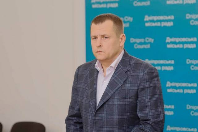 Для самотніх дніпрян похилого віку розпочали безконтактну доставку перших із понад 10 тис. харчових наборів