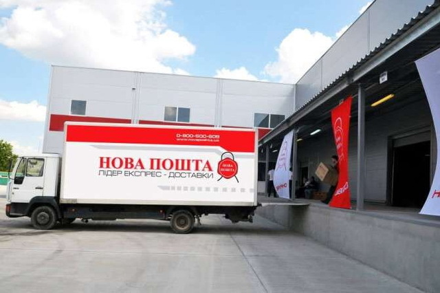 В Днепре двое мужчин пытались украсть стиральную машину из грузовика «Новой почты»