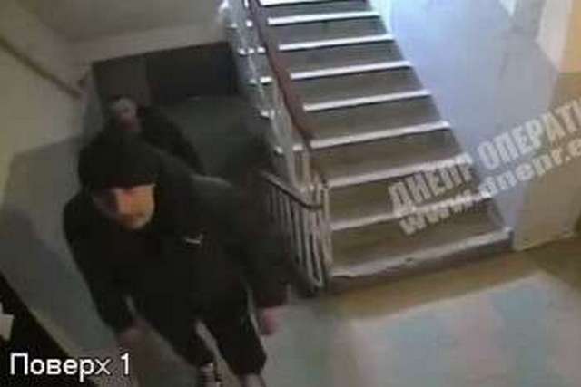 В Днепре воры украли камеру наблюдения в подъезде дома