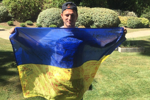 Как знаменитые украинские футболисты помогают защитникам нашей страны