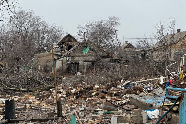 Побиті оселі у Просяній. Суспільне Дніпро «Кожного шороху боїмося». Як живуть у Просяній на Дніпропетровщині під постійними ударами КАБами, без світла та води