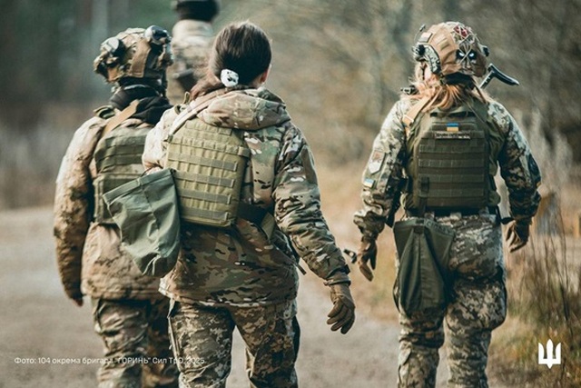 Фото: 104 ОБр ТрО Сырский назвал количество женщин в ВСУ