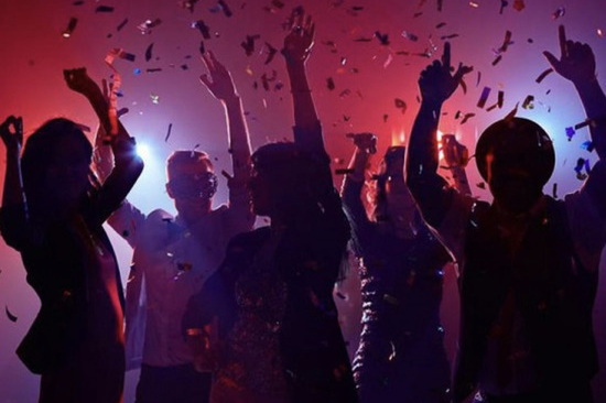 Полиция проверила развлекательное заведене в Днепре, на которое пожаловались, что во время комендантского часа там проходит вечеринка