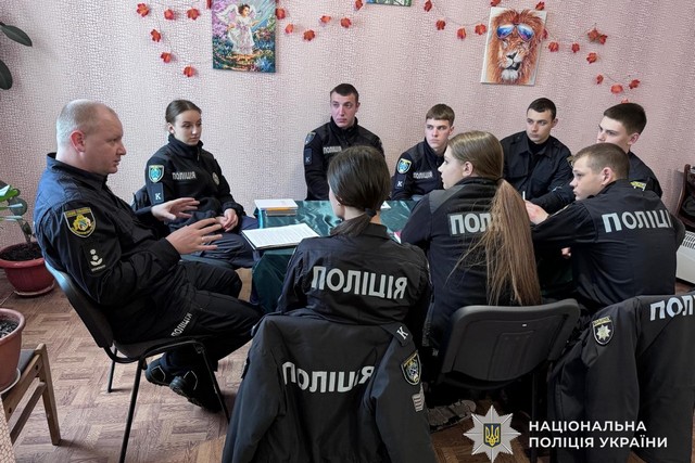 Полицейские отдела предотвращения коррупции провели антикоррупционный инструктаж для курсантов, проходящих стажировку