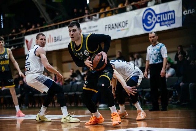 ����-������ ������� ����� � ���������� ����� ������� �� ����������