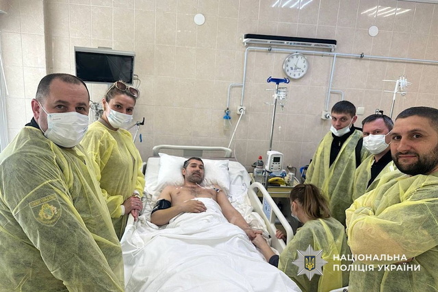 На Дніпропетровщині рятують поліцейського, автомобіль якого атакував FPV-дрон