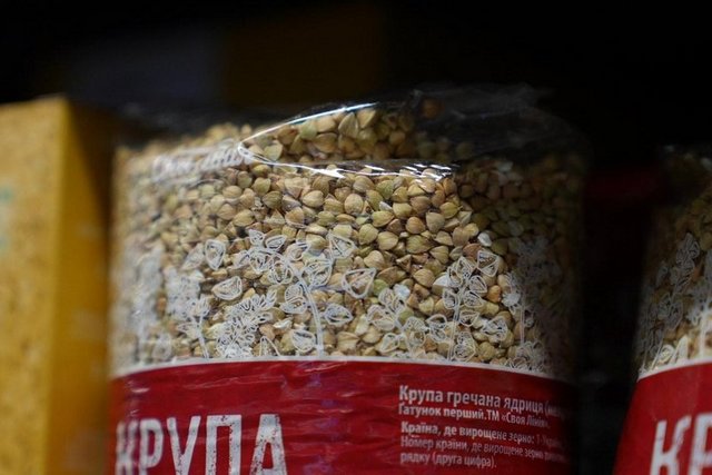 Гречана крупа в супермаркеті, Дніпро. Суспільне Дніпро До 90 гривень за кілограм. Скільки коштує гречка у Дніпрі та чому здорожчала