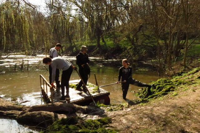 На Шляховке расчищали Черепаший пруд и установили домик для уток