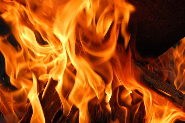 У Кам'янському на пожежі постраждало двоє діток