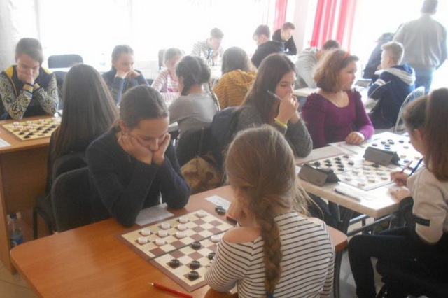 Каменчане привезли домой 14 наград с чемпионата Украины по шашкам