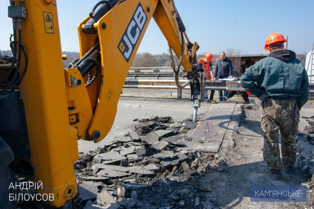 У Кам'янському стартував ремонт деформаційних швів на мосту