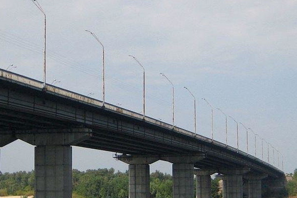 Денег нет: каменчанам ответили на петицию о строительстве съезда с моста