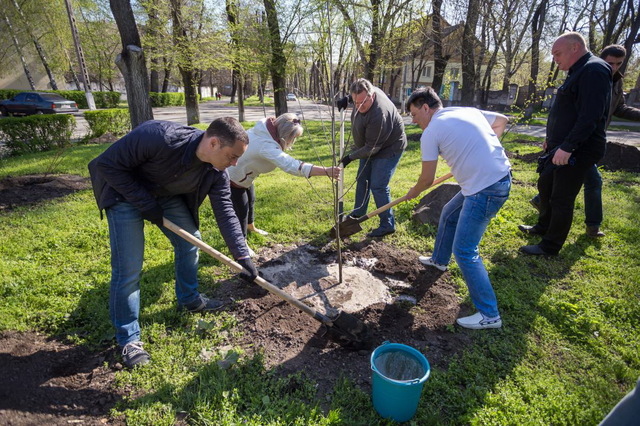 20 квітня у Кам'янському прибиратимуть і озеленюватимуть місто