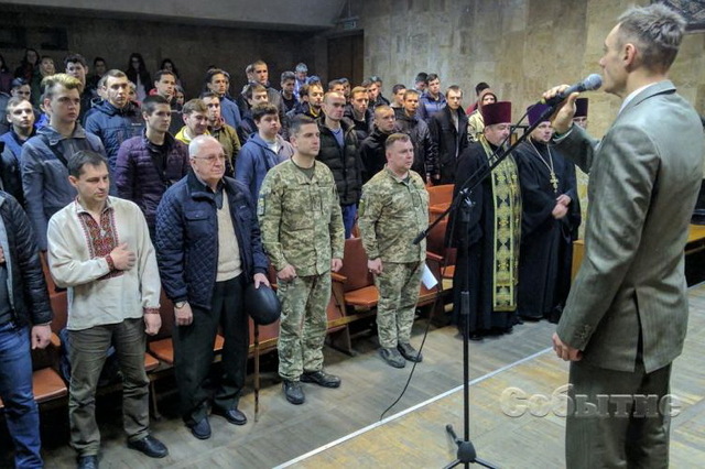 Молодежь Каменского проводили в армию