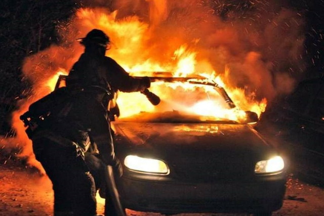 У Кам'янському внаслідок займання постраждав водій легковика