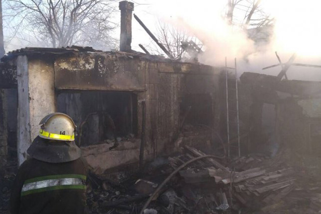 В Кривом Роге сгорел частный дом: на пожаре погибли отец и двое детей