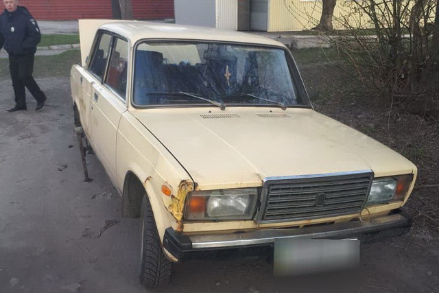 Поліцейські Кам’янського оперативно встановили особу зловмисника, який викрав автомобіль