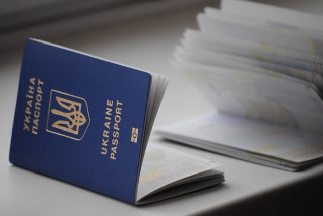 В Украине приостановят оформление биометрических документов