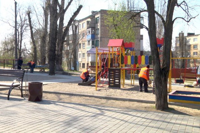 В Каменском наводят порядок после зимы