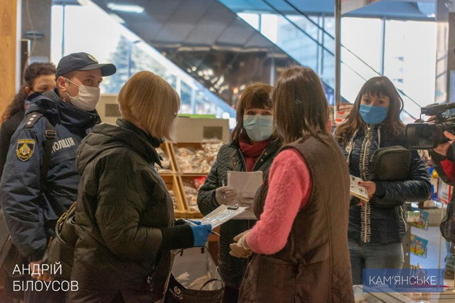 В Каменском проверили, как магазины выполняют требования карантина