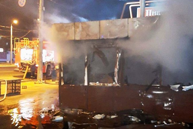 В Днепре на проспекте Ивана Мазепы сгорел киоск