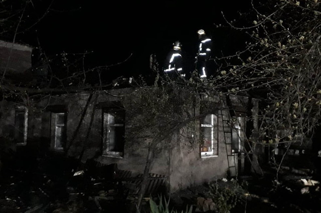 В Каменском ликвидировали возгорание одноэтажного жилого дома