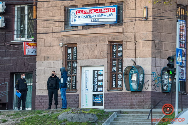 В Днепре на Грушевского обокрали сервис-центр «Компьютерный цех»
