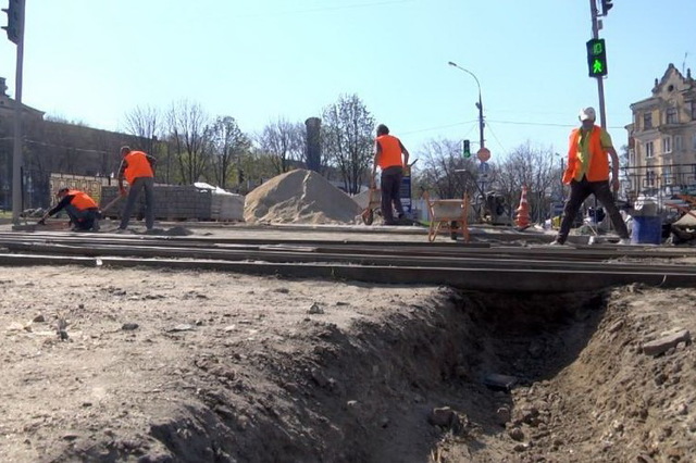 В Каменском часть трамвайного пути выложат брусчаткой
