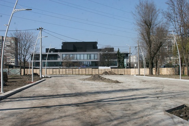 В парке Писаржевского продолжается капитальный ремонт