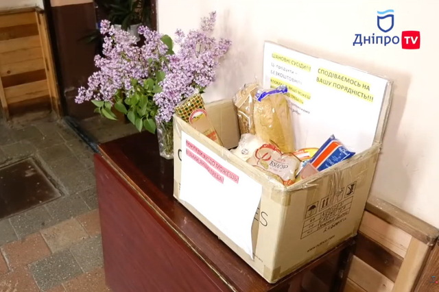 В Днепре в многоэтажках появились ящики взаимопомощи