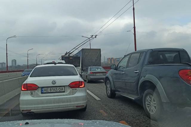 В Днепре на Новом мосту произошло 2 ДТП