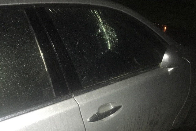 Ховався і тікав: на Мандриківській патрульні затримали автомобільного злодія