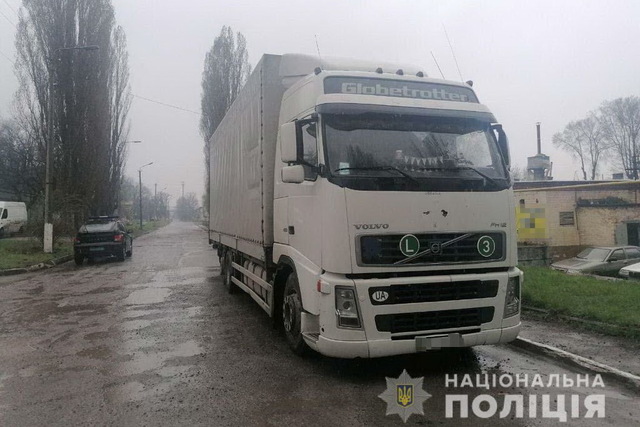 Затримали іноземця, який викрав майже 400 тисяч гривень з вантажного автомобіля в Дніпрі