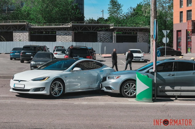         Acura   Tesla:  