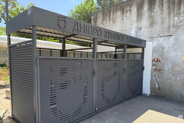 Так виглядають контейнери, які встановили в інших районах. Фото з відкритих джерел У Дніпрі витратять 750 тис грн на сміттєвий майданчик на вулиці Робочій