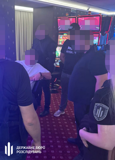 Пошел на больничный, чтобы поиграть в казино — ДБР завершило еще один эпизод по поводу офицера ВСУ, который помогал депутатке облсовета со «службой»