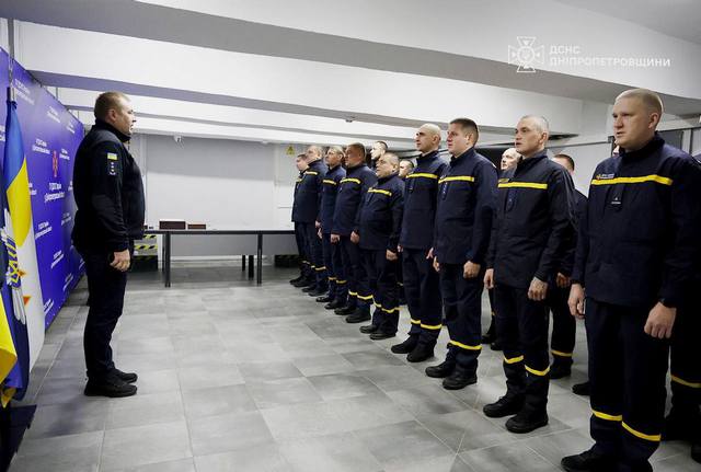 На Днепропетровщине спасатели получили награды и знаки отличия