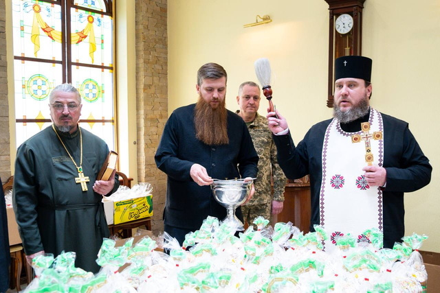 У Дніпропетровській обласній раді освятили понад тисячу пасок