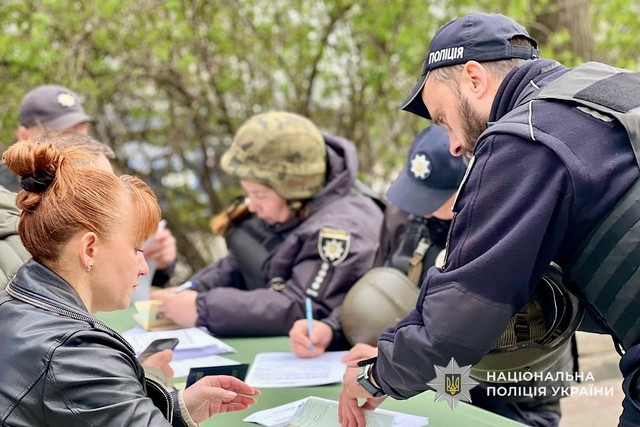 Полиция Днепра продолжает работать на местах массированной атаки на город
