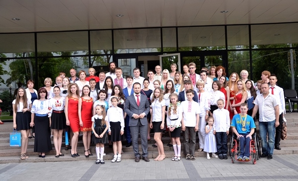 В Днепропетровской ОГА наградили 32 победителя конкурса «Одаренные дети - надежда Украины»