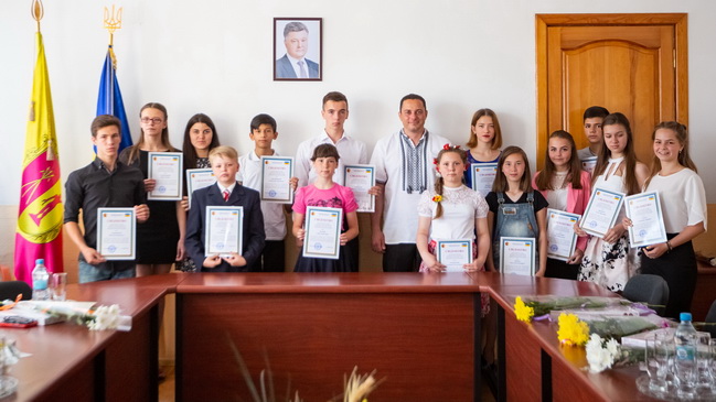 У Кам'янському діти-сироти отримали міські стипендії