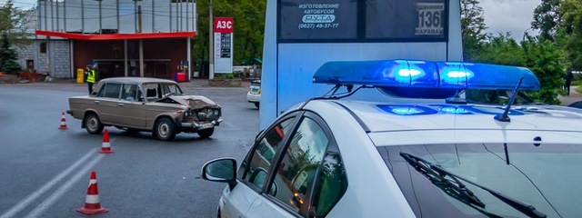 В Днепре на улице Марии Лисиченко столкнулись ВАЗ и маршрутка № 136: пострадали три женщины