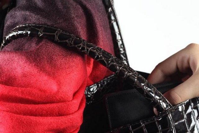 Воруют на глазах: в Днепре растет количество краж в маршрутках