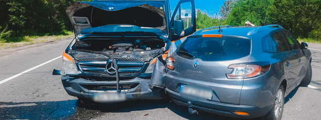 � ������ �� ���������� ����� Mercedes ������ � Renault