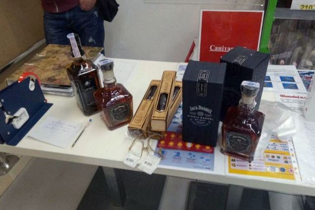 Воспользовался моментом: в Днепре мужчина украл «выпивки и колбасы» на 4 тысячи гривен