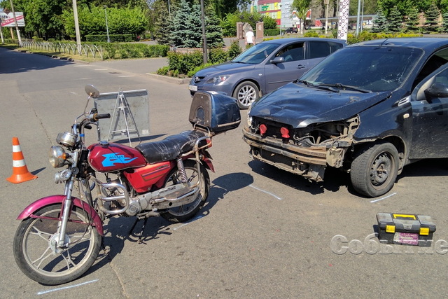 В Каменском столкнулись Chevrolet Aveo и мопед