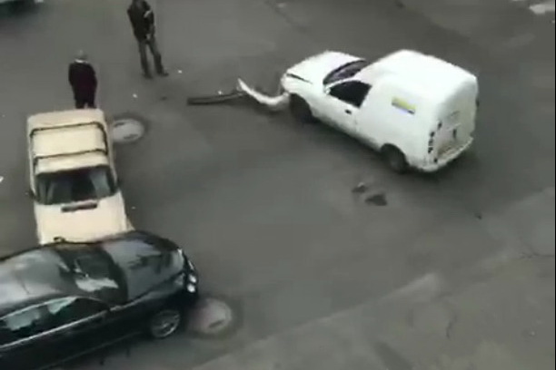 В центре Днепра пьяный водитель ВАЗ врезался в Daewoo и Bentley